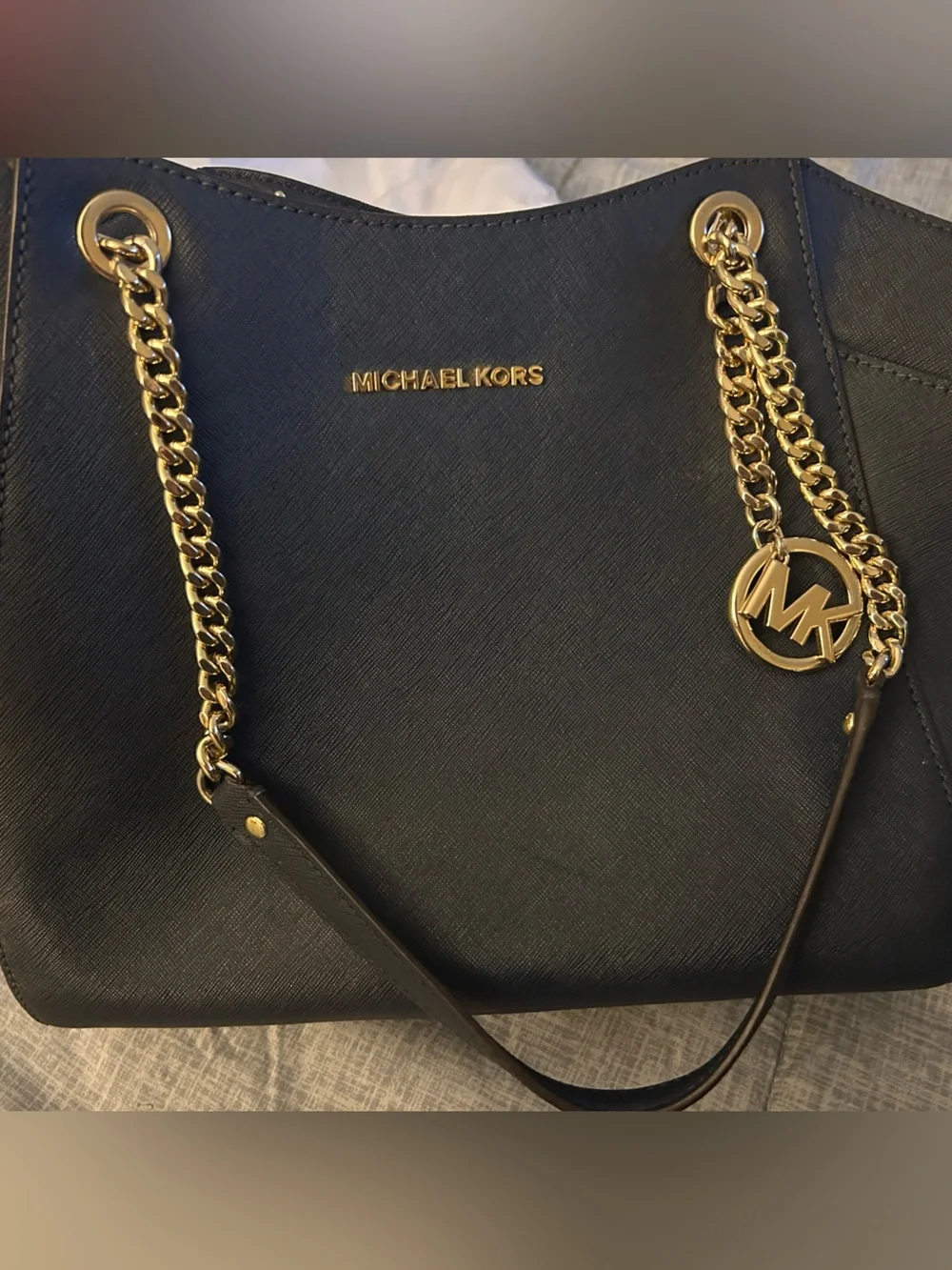 Michael Kors Black Saffiano Leather Shoulder Bag with Gold Chain(Navy Blue)